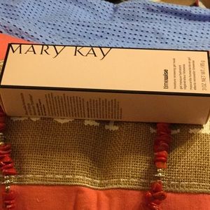 NWT MARY KAY moisturizing gel mask